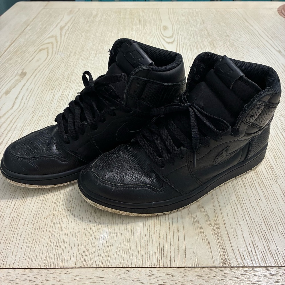 Men’s Nike Jordan 1 Retro High OG Perforated (Back/White)